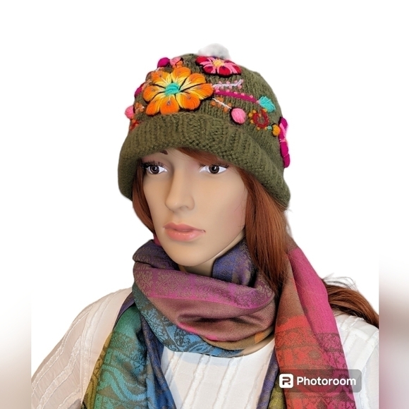 Beautiful Chullo Handmade flower multicolor design/ Boho style - Picture 3 of 8